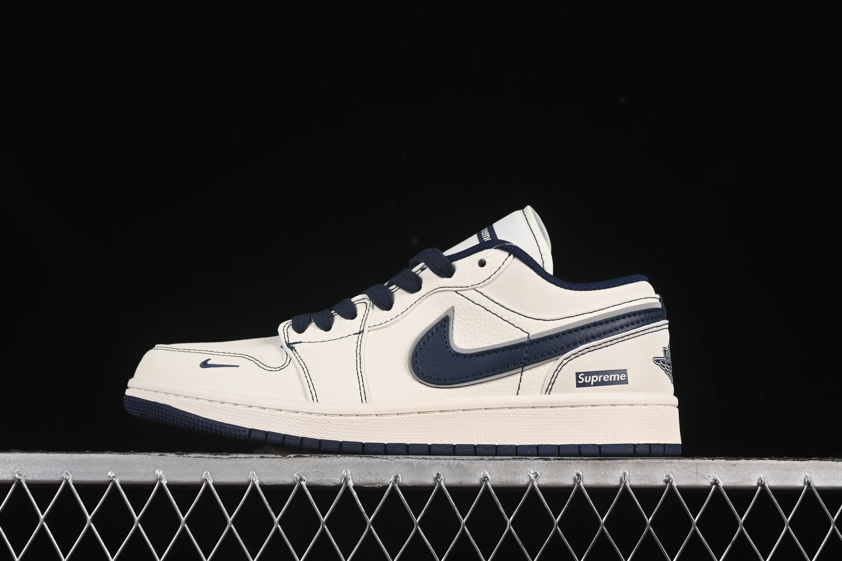 All categories Air Jordan Jordan series basketball shoes Air Jordan 1 Low High-end customized low-top sneakers Air Jordan 1 Low AJ1 Joe 1 Supreme co-branded rice blue hook High-end customized low-top retro basketball shoes XX3168-176